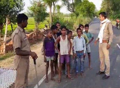 चीनी सेना से 20 भारतीय जवानों की शहादत का बदला लेने निकल पड़े मासूम बच्चे, पुलिस ने रोका