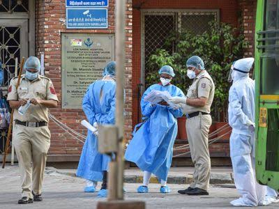 देश में जारी है कोरोनावायरस का तांडव, दुनिया में हर 18 सेकेंड में हो रही एक मौत 2 देश में जारी है कोरोनावायरस का तांडव, दुनिया में हर 18 सेकेंड में हो रही एक मौत