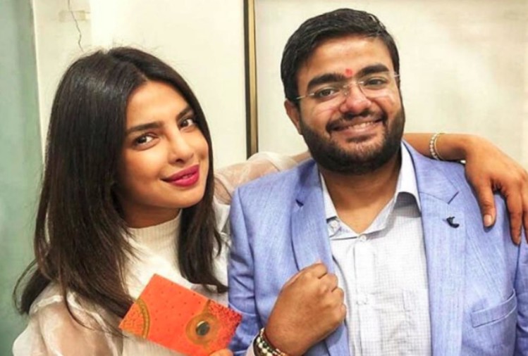 लाइम लाइट से दूर रहना पसंद करते हैं इन फेमस बॉलीवुड अभिनेत्रियों के भाई, जाने क्या करते हैं काम 4 लाइम लाइट से दूर रहना पसंद करते हैं इन फेमस बॉलीवुड अभिनेत्रियों के भाई, जाने क्या करते हैं काम