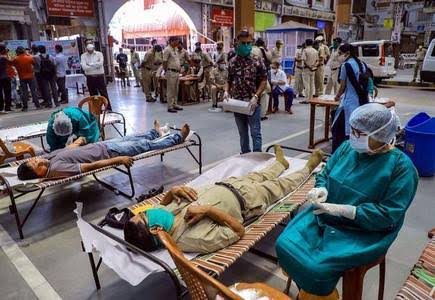 देश में तेजी से बढ़ रहा कोरोनावायरस, रेमेडिसविर की कालाबाजारी पर सख्त हुआ डीजीसीईआई