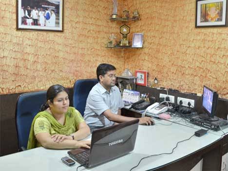 संघर्ष: चपरासी की नौकरी कर भरे फ़ीस के पैसे, आज हैं 2 कम्पनियों के मालिक, लाखो का है टर्नओवर