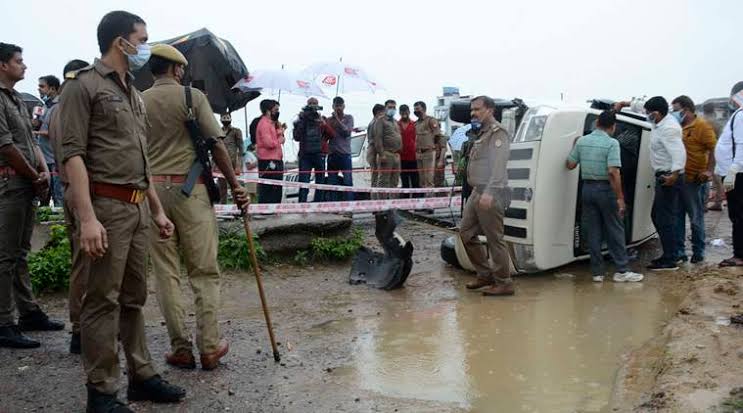 एक पुलिसकर्मी ने सुनाई अंदर की बात, बताया क्यों न चाहते हुए भी करना पड़ा विकास दुबे का एनकाउंटर