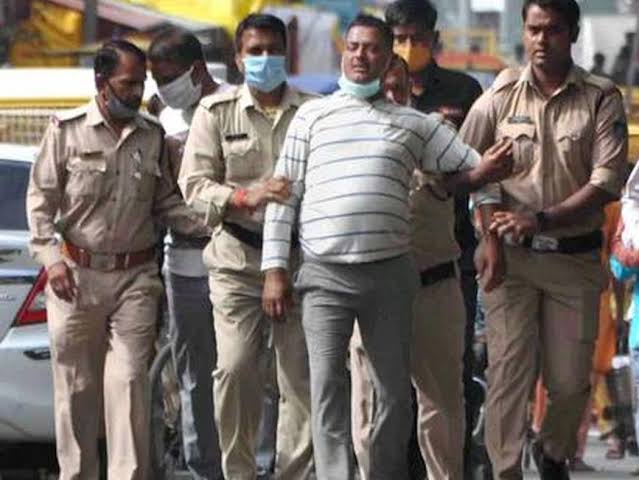 विकास दुबे का बड़ा बेटा आकाश दुबे अचानक आया सामने, दादी से मिलने पहुंचा लखनऊ, लेकिन हो गया ये कांड