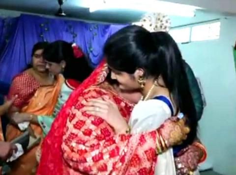 सास-ससुर ने विधवा बहू की बेटी की तरह कराई शादी, समाज में कायम की मिसाल 1 सास-ससुर ने विधवा बहू की बेटी की तरह कराई शादी, समाज में कायम की मिसाल