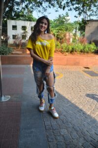 भिखारी, लगता है बेचारी के पास पैसे नहीं हैं, जब ड्रेस की वजह से ट्रोल हुई बॉलीवुड एक्ट्रेस