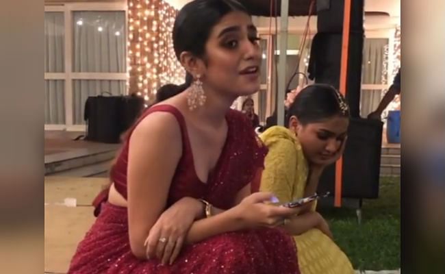 प्रिया वारियर का नया वीडियो वायरल, जानिए क्या है इसमें ख़ास 2 प्रिया वारियर का नया वीडियो वायरल, जानिए क्या है इसमें ख़ास