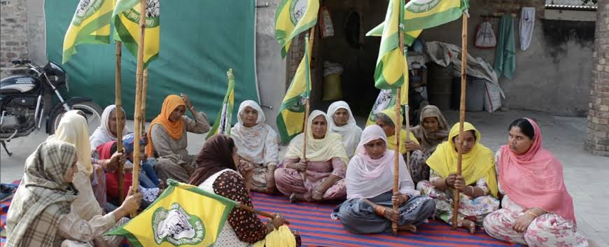 तीन बेटियों के साथ पत्नी किसान आंदोलन में हुई शामिल, बुजुर्गो की कर रही हैं सेवा