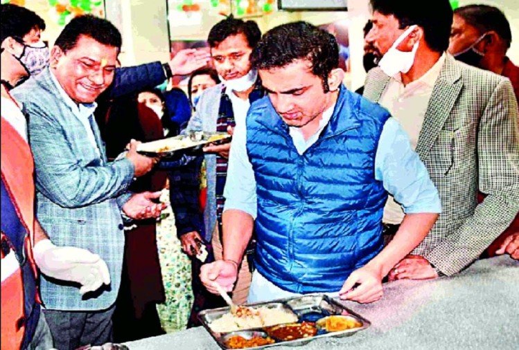 दिल्ली समेत एनसीआर की इन जगहों पर मिलता है मुफ्त में भरपेट भोजन 4 भोजन