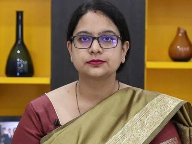 Ias Success Story: प्रेग्नेंसी और नौकरी के साथ पास की  Upsc की परीक्षा, Ias अधिकारी बन पेश की मिसाल