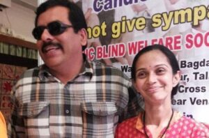 प्रेरणा: बचपन में चली गई आँखों की रौशनी, लोग मारते थे ताना पत्नी की मदद से खड़ा किया करोड़ो का बिजनेस, आज 200 नेत्रहीन लोगों को दी है नौकरी 4 प्रेरणा: बचपन में चली गई आँखों की रौशनी, लोग मारते थे ताना पत्नी की मदद से खड़ा किया करोड़ो का बिजनेस, आज 200 नेत्रहीन लोगों को दी है नौकरी