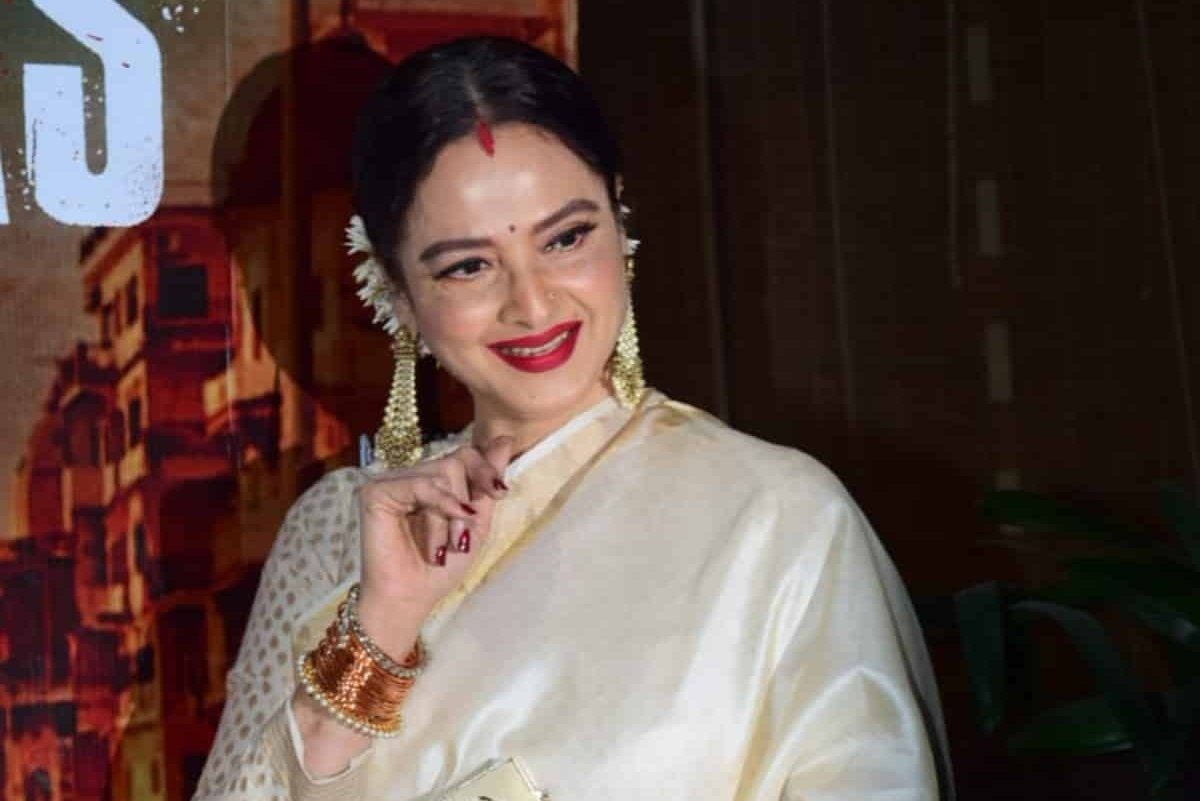 पति के मौत के बाद किसके नाम का सिंदूर मांग में लगाती हैं रेखा, खुद किया खुलासा