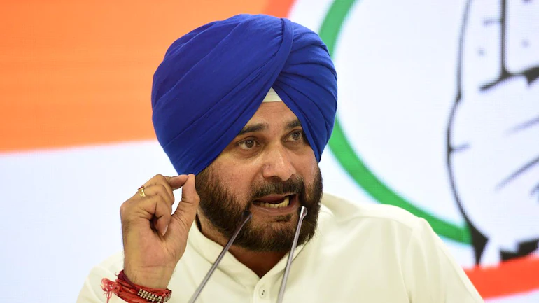 पंजाब कांग्रेस के लिए सिरदर्द बने नवजोत सिंह सिद्धू , Cm चरणजीत सिंह चन्नी के लिए किया अभद्र भाषा का प्रयोग