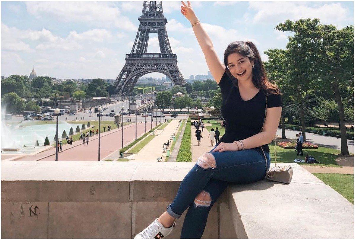 सचिन तेंदुलकर की बेटी सारा तेंदुलकर ने रखा मॉडलिंग की दुनिया में कदम, सोशल मीडिया पर वायरल हो रहा वीडियो 1 सचिन तेंदुलकर की बेटी सारा तेंदुलकर ने रखा मॉडलिंग की दुनिया में कदम, सोशल मीडिया पर वायरल हो रहा वीडियो