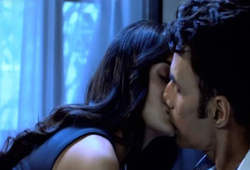 'आश्रम' से पहले इस वेब सीरीज में बेहद हॉटअंदाज में दिखी त्रिधा चौधरी, फोटो देख फैंस हुए घायल