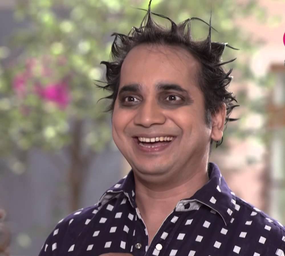 बिजली का झटका खाने के लिए इतनी फीस लेते हैं Saxena Ji, कभी 15 रुपये में पढ़ाया करते थे ट्यूशन 1 Bhabiji Ghar Par Hain Saxena Ji