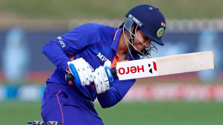 वार्म अप मैच में Smriti Mandhana के सिर पर लगी खतरनाक बाउंसर, मैदान छोड़ वापस जाना पड़ा पवेलियन