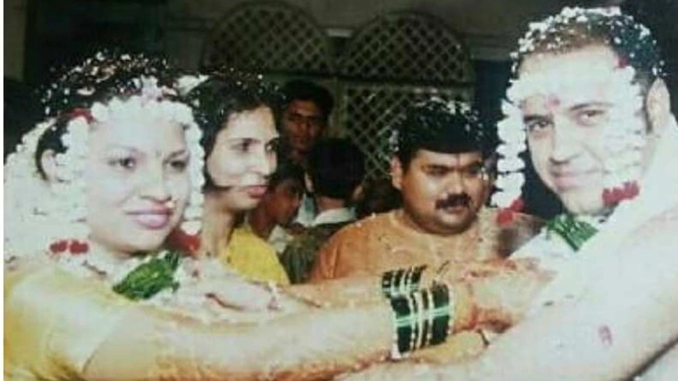 Taarak Mehta: खूबसूरती में 'माध्वी भाभी' से दो कदम आगे भिड़े मास्टर की रियल वाइफ, करती हैं ये काम 3 Taarak Mehta: खूबसूरती में 'माध्वी भाभी' से दो कदम आगे भिड़े मास्टर की रियल वाइफ, करती हैं ये काम