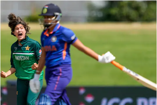 Indvspak Wc 2022: पाकिस्तान ने वीरेंद्र सहवाग (Shafali Verma) की हवा में उड़ाई गिल्लियां, शून्य पर भेजा पवेलियन