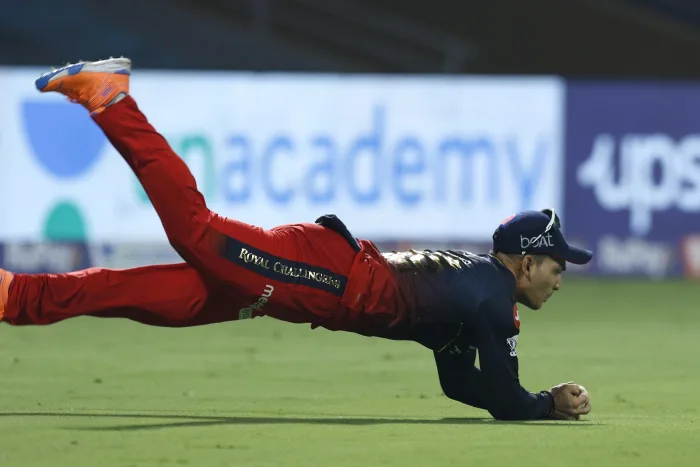 Rcbvspbks: Rcb के पहले मैच के बाद रातों-रात हीरो से विलेन बन गया ये खिलाड़ी, खतरे में है आगे का करियर 2 Rcb