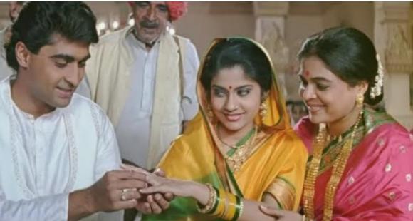 पहले से काफी बदल गया Salman Khan की भाभी का लुक, आशुतोष राणा के साथ हुई है दूसरी शादी 3 Renuka Shahane