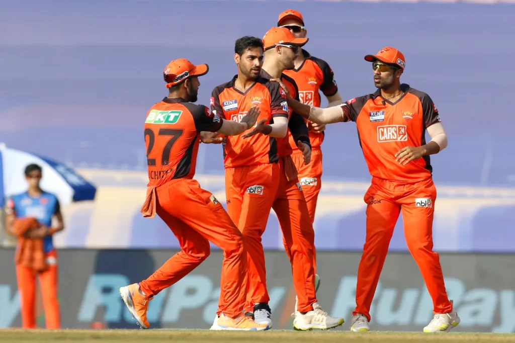 Ipl 2022 Pbks Vs Srh के मैच में भुवनेश्वर ने किये यह बड़ा रिकॉर्ड अपने नाम, ऐसा करने वाले पहले भारतीय तेज़ गेंदबाज 4 Bhuvneshwar Kumar