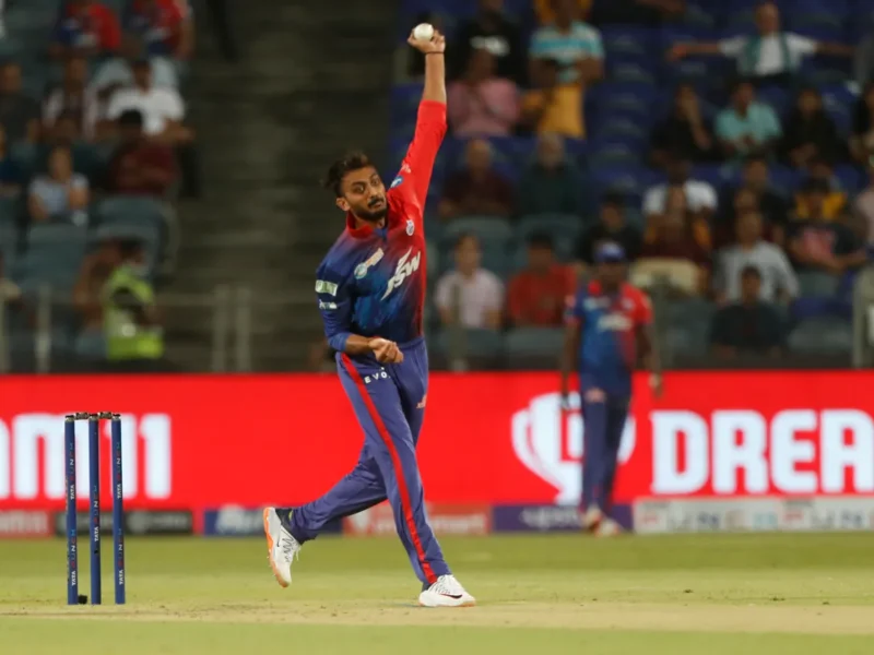 कुलदीप को मिला प्लेयर ऑफ़ दी मैच अवार्ड तो फैन्स हुए नाराज़, बोले अक्षर पटेल को किया गया अनदेखा