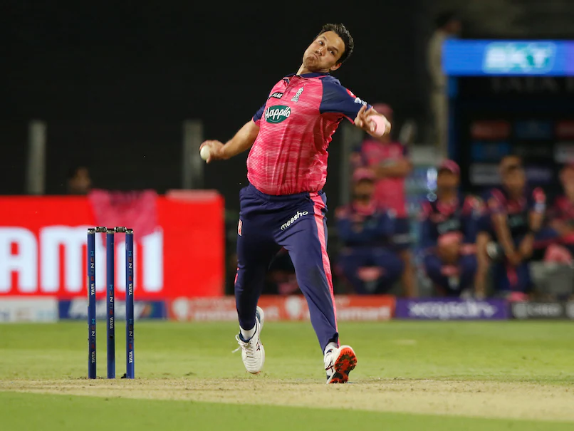 Rcb से मिली हार के बाद Rajasthan Royals को लगा डबल झटका, ये गेंदबाज पूरी लीग से हुआ बाहर