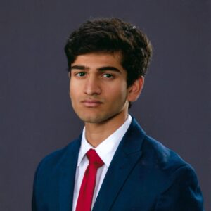 सामने आई Meenakshi Seshadri के बेटे की फोटो, लोगों ने कहा किसी हीरो से कम नहीं जोश मैसूर