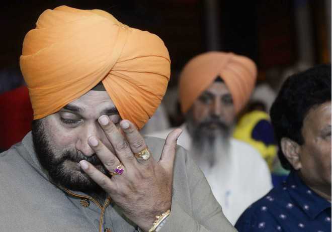34 साल पुराने मामले में अब Navjot Singh Sidhu खाएंगे जेल की हवा, जानें क्या है ये मामला?