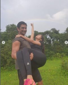 Sushant Singh Rajput की डेथ एनिवर्सरी पर रिया ने कुछ इस तरह दी श्रद्धांजलि, फैंस भी हुए इमोशनल 4 Sushant Singh Rajput की डेथ एनिवर्सरी पर रिया ने कुछ इस तरह दी श्रद्धांजलि, फैंस भी हुए इमोशनल