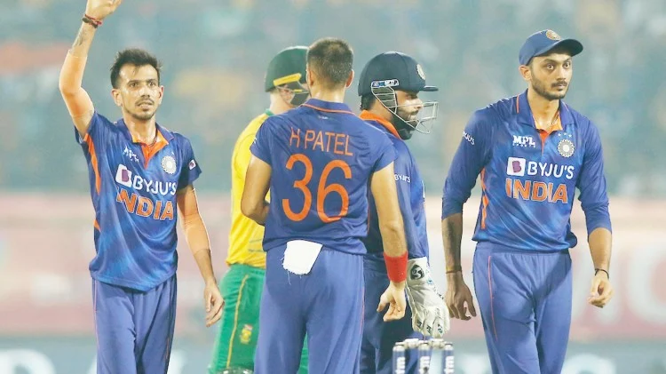 अश्विन को पछाड़कर Yuzvendra Chahal आगे निकले