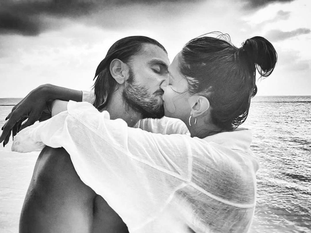 Deepika Padukone ने अपने बेडरूम सीक्रेट का किया खुलासा, बताया - 'रणवीर बिस्तर में काफी समय तक......