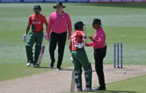 Pak Vs Ban: पाकिस्तान को सेमीफाइनल में पहुंचाने के लिए मैदान में हुई सरेआम बेईमानी, नॉटआउट होने के बाद भी शाकिब को फील्ड अंपायर ने दिया आउट