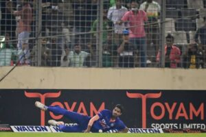 Video: कैच छोड़ने पर Rohit Sharma ने वाशिंगटन सुंदर को दी गाली, सोशल मीडिया पर वायरल हुए वीडियो ने खोली पोल 2 Video: कैच छोड़ने पर Rohit Sharma ने वाशिंगटन सुंदर को दी गाली, सोशल मीडिया पर वायरल हुए वीडियो ने खोली पोल
