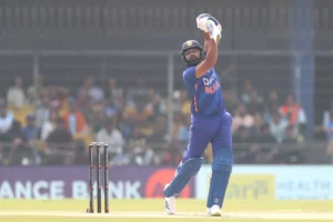 Video: हवा में लहराया बल्ला, शांत होकर आंखे की बंद, शतक लगाने के बाद Rohit Sharma ने कुछ इस अंदाज में मनाया जश्न ∼