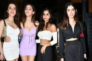 मुंबई की पार्टीज़ में अक्सर देखे जाते हैं ये ग्लैमरस सितारे, सुहाना खान से लेकर सारा अली खान की ये तस्वीरें हुई वायरल 3 मुंबई की Bollywood पार्टीज़ में अक्सर देखे जाते हैं ये ग्लैमरस सितारे, सुहाना खान से लेकर सारा अली खान की ये तस्वीरें हुई वायरल