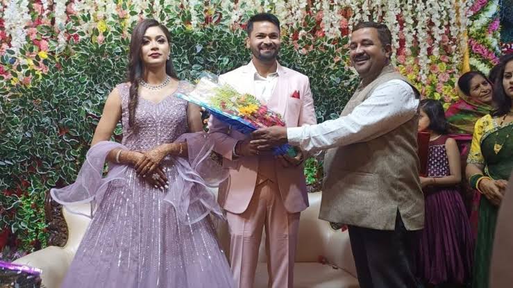 बीच टेस्ट सीरीज में भारत के इस युवा तेज गेंदबाज ने की सगाई, आईपीएल के बाद करेंगे शादी