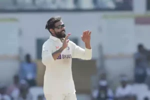 Video: रवींद्र जडेजा ने जादुई गेंद पर स्टिव स्मिथ को किया क्लिन बोल्ड, तो विरोधी टीम हुई तहस - नहस, वायरल हुआ वीडियो 2 Ravindra Jadeja ने जादुई गेंद पर स्टिव स्मिथ को किया क्लिन बोल्ड, सभी हुए हैरान, वीडियो वायरल∼