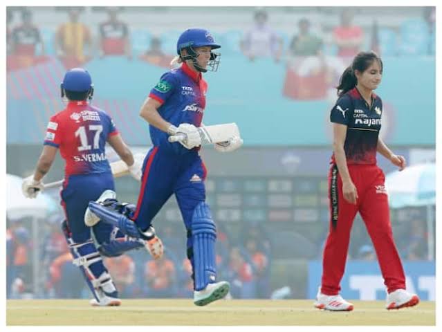 Wpl: पहली मैच में मिली हार के बाद स्मृति मंधाना के बिगड़े बोल, इस खिलाड़ी को बताया हार का कारण 2 Wpl: पहली मैच में मिली हार के बाद स्मृति मंधाना के बिगड़े बोल, इस खिलाड़ी को बताया हार का कारण