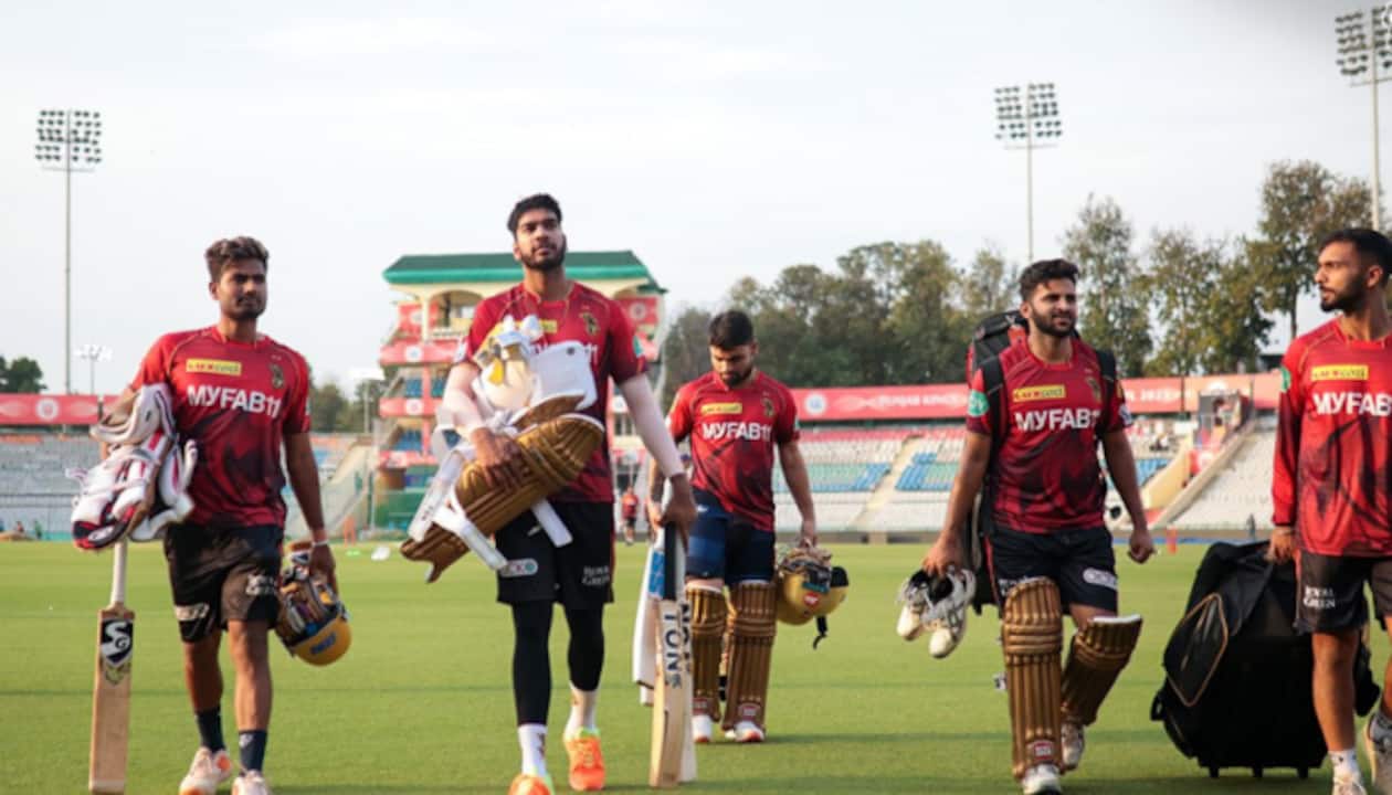 Kkr Vs Rcb: मैच से पहले आरसीबी को लगा बड़ा झटका, आज एक बदलाव के साथ इस टीम के साथ मैदान पर उतरेगी, देखें प्लेइंग 11 3 Kkr Vs Rcb: मैच से पहले आरसीबी को लगा बड़ा झटका, आज एक बदलाव के साथ इस टीम के साथ मैदान पर उतरेगी, देखें प्लेइंग 11