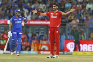 Video: अर्शदीप सिंह ने 2 ही गेंद पर Ipl में किया लाखों का नुकसान, स्टंप को उखाड़ कर सभी बल्लेबाजों के उड़ाए होश 3 Video: अर्शदीप सिंह ने 2 ही गेंद पर Ipl में किया लाखों का नुकसान, स्टंप को उखाड़ कर सभी बल्लेबाजों के उड़ाए होश