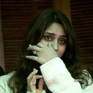 Video: ईशान के खतरनाक शॉट पर लगते ही गिर गए रोहित शर्मा, तो पत्नी रितिका को हुई टेंशन, लेकिन हंसने लगे किशन