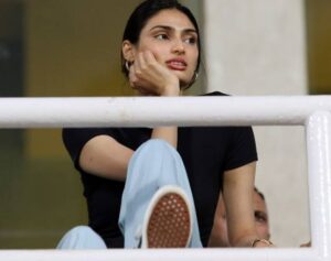 लखनऊ टीम को जीतता देखकर खुशी से झूमी अथिया शेट्टी, तो केएल राहुल के लिए जमकर बजाई तालियां