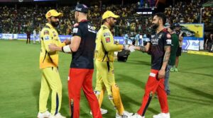 Video: हार के गम को भुलाकर Ms Dhoni के गले जा लगे विराट कोहली, साथ में दोनों ने की जमकर मस्ती