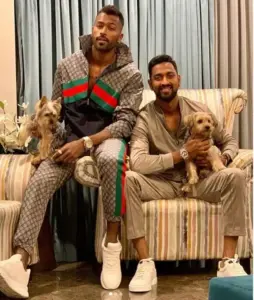 अपने परिवार के साथ बेहद ही आलिशान घर में रहते हैं हार्दिक पांड्या, जिम से लेकर स्विमिंग पूल तक है मौजूद, देखें तस्वीरें 