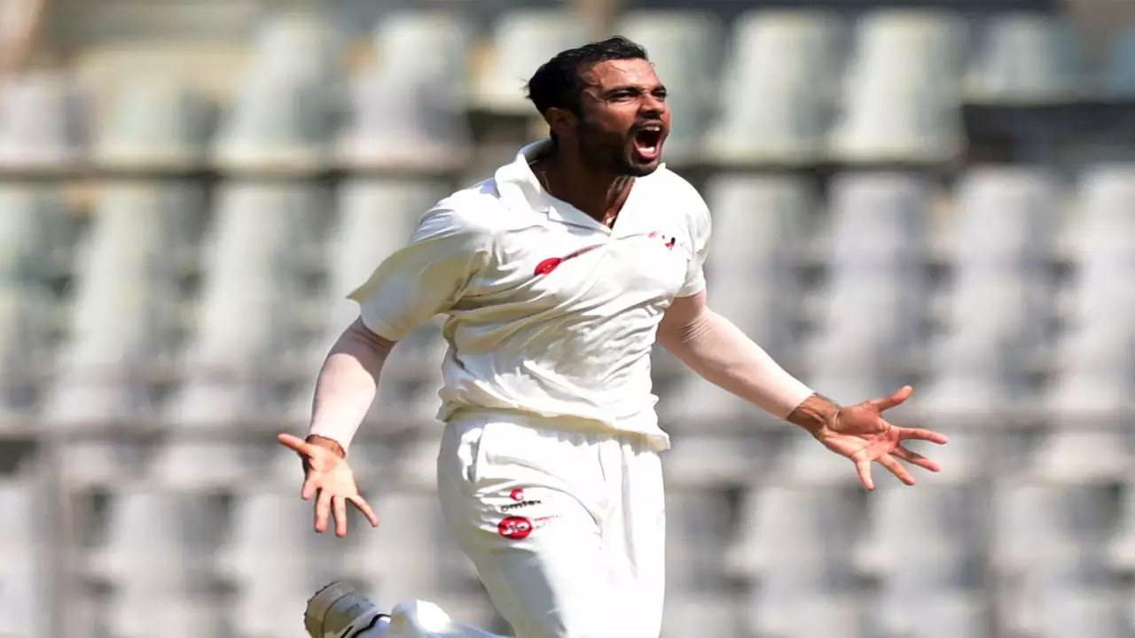 वेस्टइंडीज दौरे से टीम इंडिया के लिए आई बुरी खबर, 30 साल के इस भारतीय खिलाड़ी ने अचानक किया संन्यास का ऐलान 2 Roosh Kalaria Jasprit Bumrah