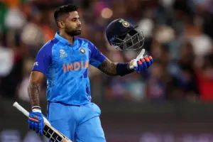टीम इंडिया के 3 खिलाड़ी Bcci के पैसों पर उड़ा रहे हैं मौज, लेकिन रन बनाने के नाम पर हैं फिसड्डी 2 Suryakumar Yadav