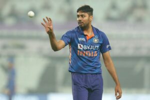 14337 किलोमीटर लंबा सफर करके वेस्टइंडीज पहुंचा ये खिलाड़ी, लेकिन हार्दिक-द्रविड़ ने पूरी सीरीज में पिलवाया पानी 3 Avesh Khan
