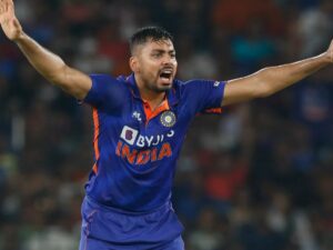 14337 किलोमीटर लंबा सफर करके वेस्टइंडीज पहुंचा ये खिलाड़ी, लेकिन हार्दिक-द्रविड़ ने पूरी सीरीज में पिलवाया पानी 2 Avesh Khan