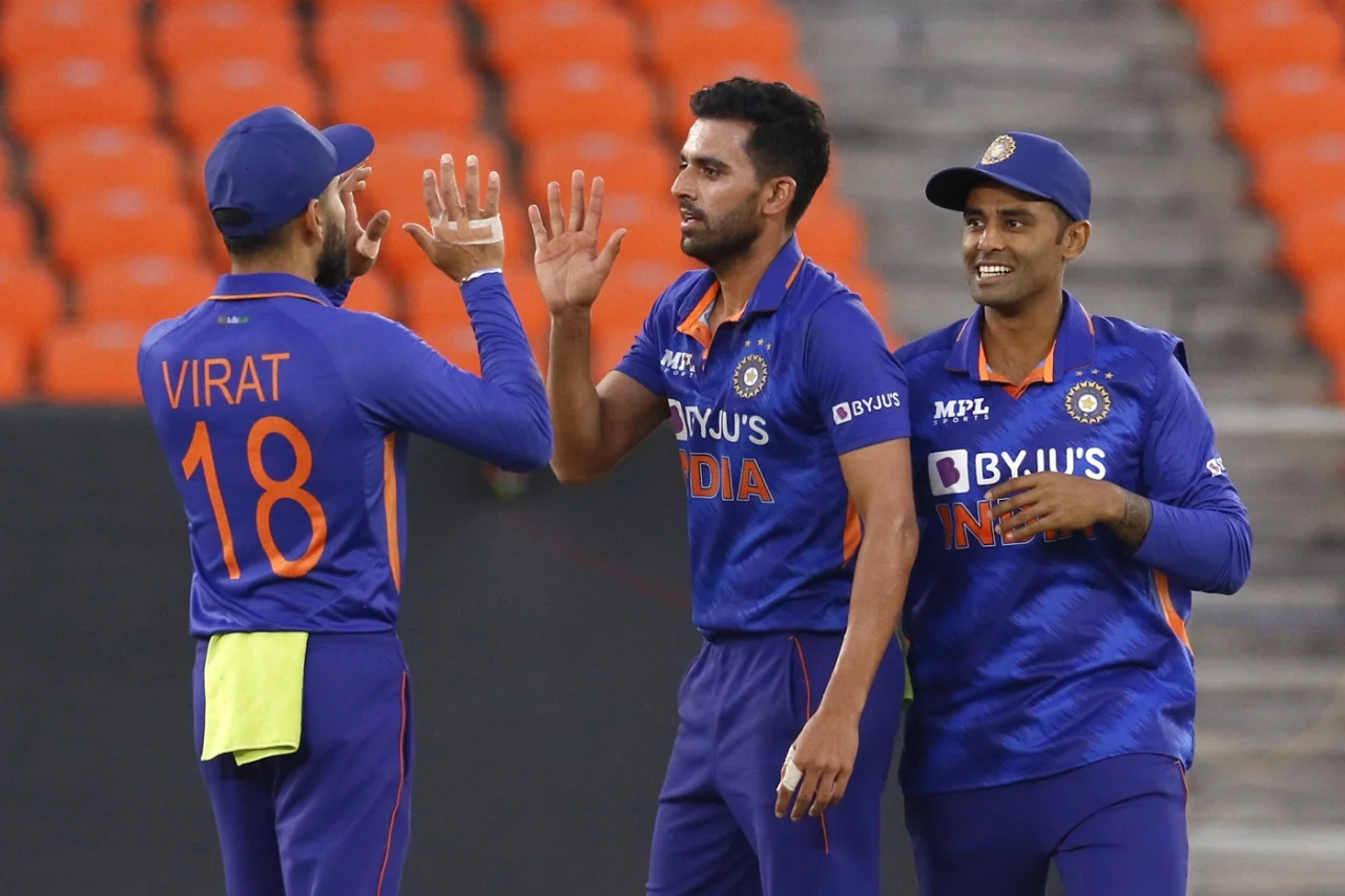 दीपक चाहर ने खतरनाक गेंदबाजी से बल्लेबाजों की उड़ाई गिल्लियां, 6 विकेट लेकर खटखटाया टीम इंडिया में वापसी का दरवाजा 2 दीपक चाहर ने खतरनाक गेंदबाजी से बल्लेबाजों की उड़ाई गिल्लियां, 6 विकेट लेकर खटखटाया टीम इंडिया में वापसी का दरवाजा